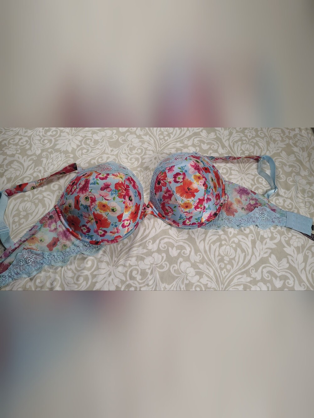 Victoria's Secret Bombshell Push-Up Bra in the limited-edition 36DDD - Picture 5 of 5